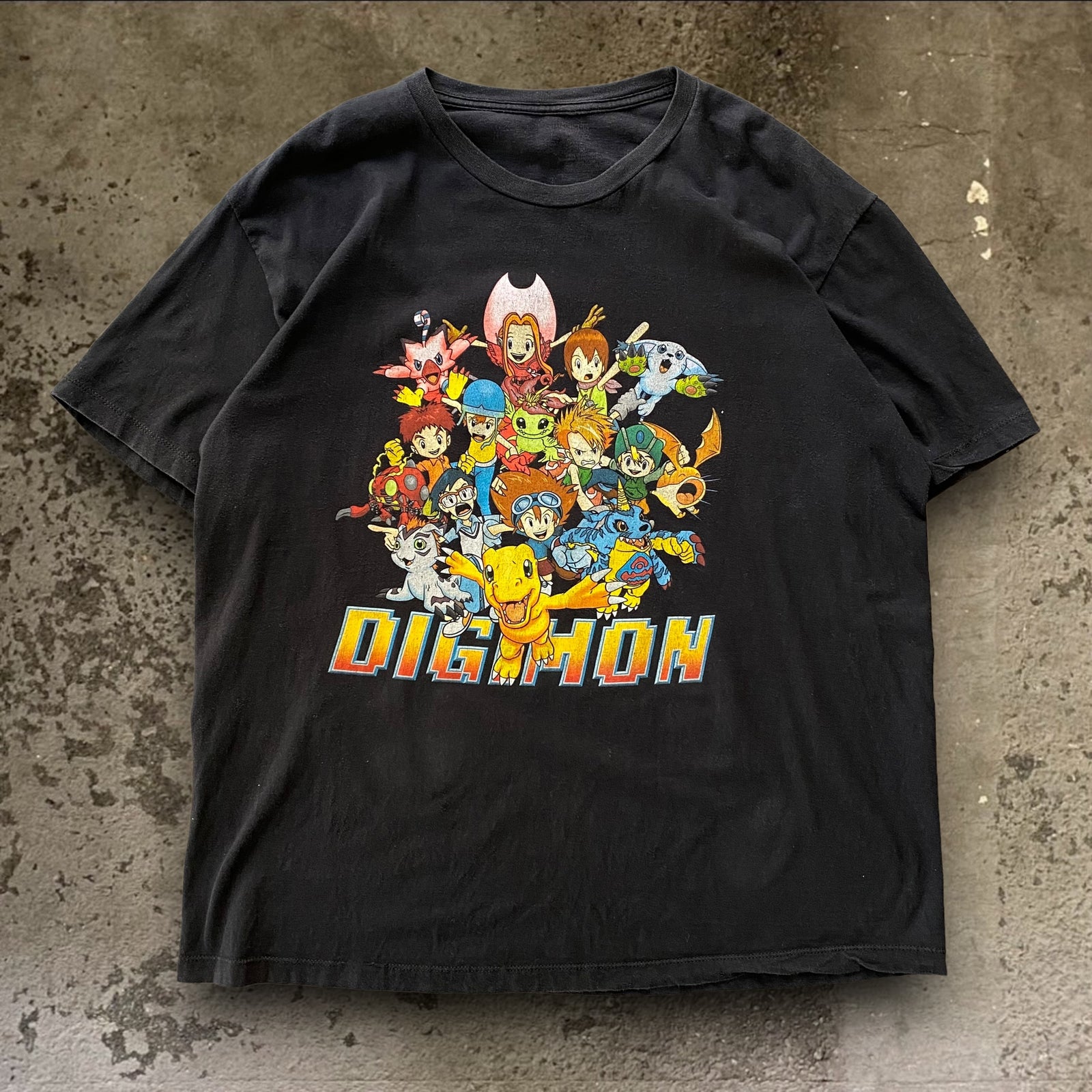 デジモン Tシャツ ダークグレー　古着　ヴィンテージ　アニメTシャツ 古着【DIGIMON ADVENTURE】主要人物集合｜ヴィンテージ（古着）専門