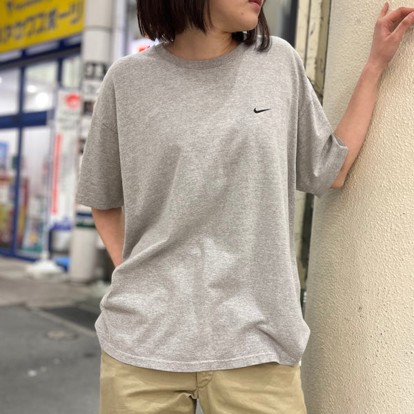 古着【NIKE】ワンポイント刺繍tシャツ