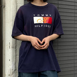 古着【TOMMY HILFIGER】レザーロゴデザインTシャツ