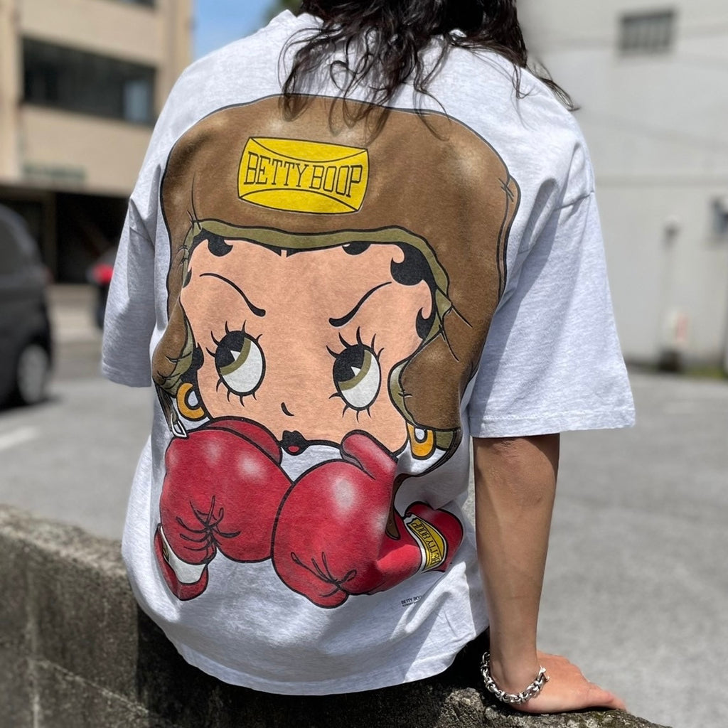古着 BETTY BOOP ベティブープ ファイヤーパターン キャラクタープリントロングTシャツ ロンT レディースS相当 /eaa565216 古着 BETTY BOOP ベティブープ ファイヤーパターン キャラクター