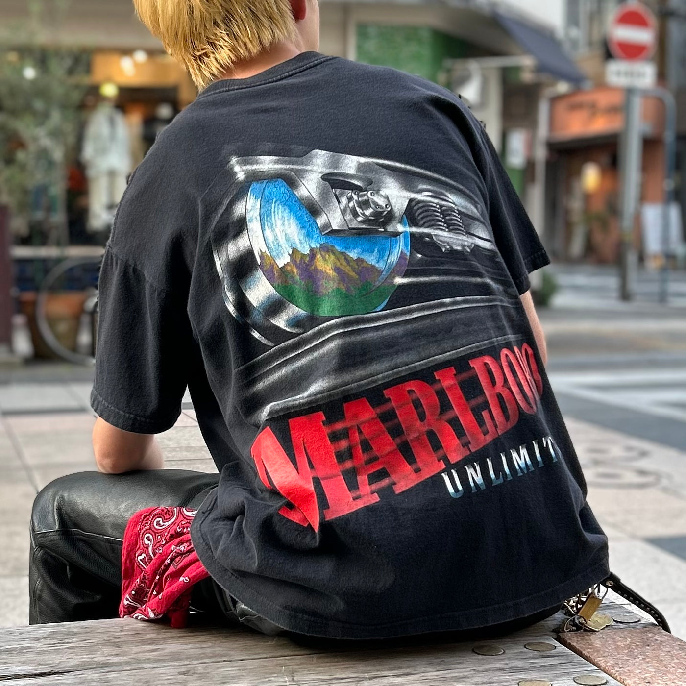 E5406EE8-32C5-40C3-86E4-